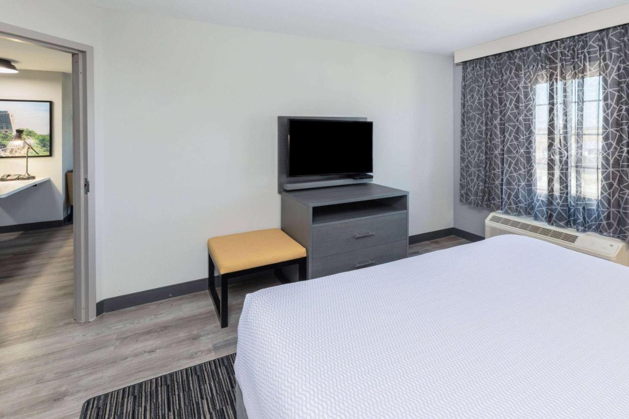 La Quinta Inn & Suites By Wyndham Ardmore Ngoại thất bức ảnh